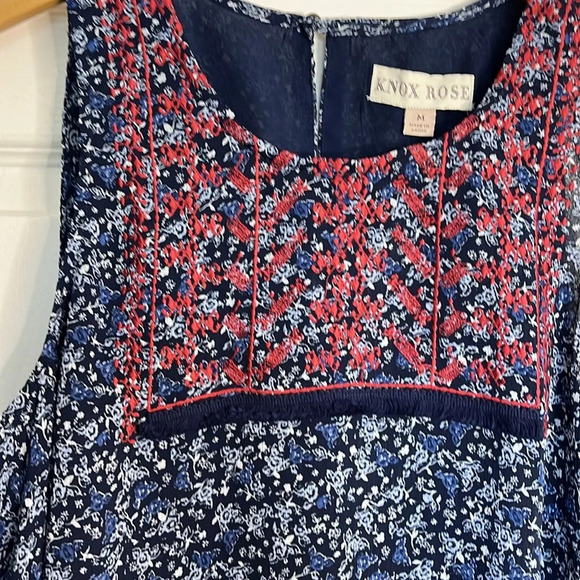 Knox Rose  top women M floral on navy emboydered bib boho asymetrical hem - Picture 3 of 10